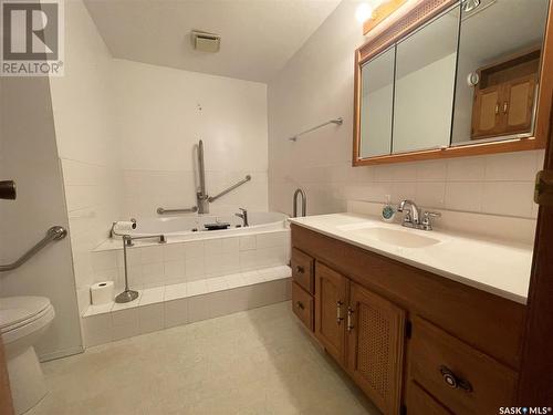 303 21 Highway S, Maple Creek, SK - Indoor Photo Showing Bathroom