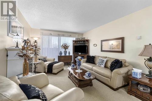 89 Pine St # 308, Sault Ste. Marie, ON - Indoor Photo Showing Living Room