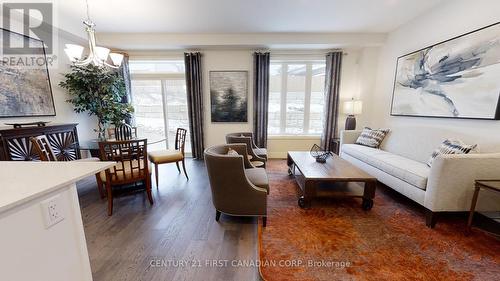 73 Julie Crescent, London, ON - Indoor Photo Showing Living Room