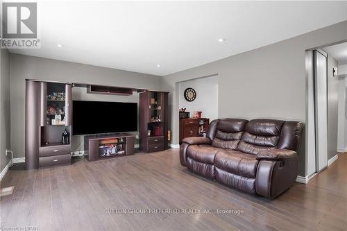 220 - 1330 Jalna Boulevard, London, ON - Indoor Photo Showing Living Room