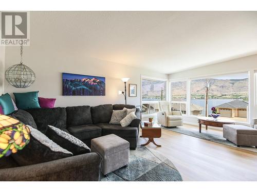 3610 Jasmine Drive, Osoyoos, BC - Indoor Photo Showing Living Room