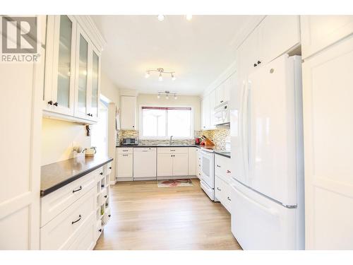 3610 Jasmine Drive, Osoyoos, BC - Indoor Photo Showing Kitchen