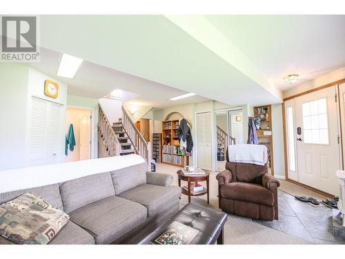 3610 Jasmine Drive, Osoyoos, BC - Indoor Photo Showing Living Room