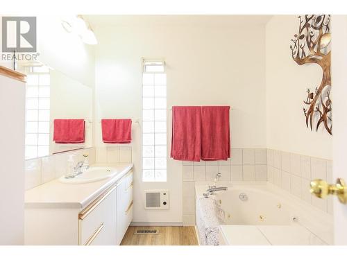 3610 Jasmine Drive Lot# Lot B, Osoyoos, BC - Indoor Photo Showing Bathroom