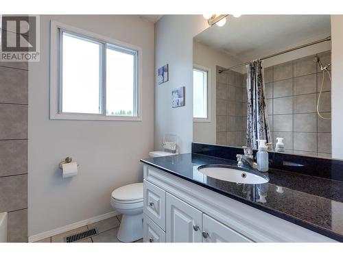 685 Quigley Road, Kelowna, BC - Indoor Photo Showing Bathroom