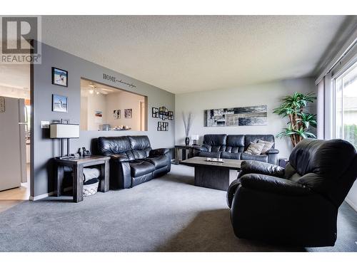 685 Quigley Road, Kelowna, BC - Indoor Photo Showing Living Room