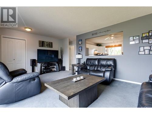 685 Quigley Road, Kelowna, BC - Indoor Photo Showing Living Room