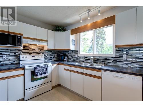 685 Quigley Road, Kelowna, BC - Indoor Photo Showing Kitchen With Double Sink