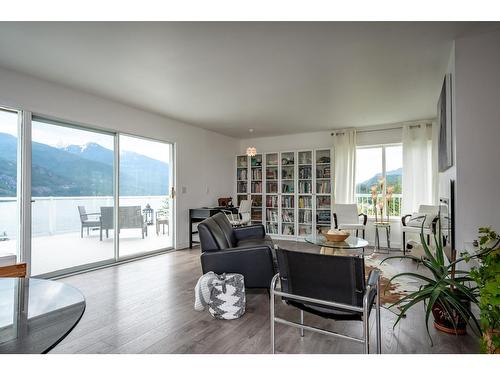 505 Marine Drive N, Kaslo, BC - Indoor Photo Showing Living Room