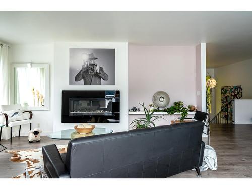 505 Marine Drive N, Kaslo, BC - Indoor Photo Showing Living Room With Fireplace