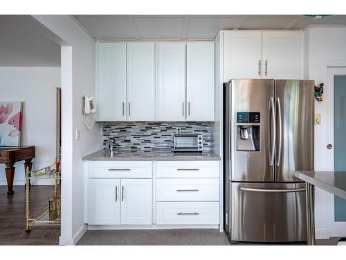 505 Marine Drive N, Kaslo, BC - Indoor Photo Showing Kitchen