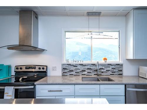 505 Marine Drive N, Kaslo, BC - Indoor Photo Showing Kitchen With Double Sink With Upgraded Kitchen