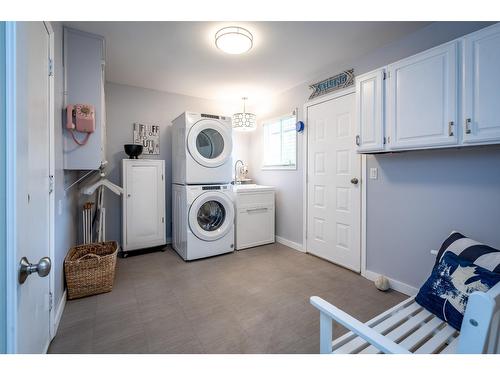 505 Marine Drive N, Kaslo, BC - Indoor Photo Showing Laundry Room