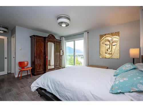 505 Marine Drive N, Kaslo, BC - Indoor Photo Showing Bedroom