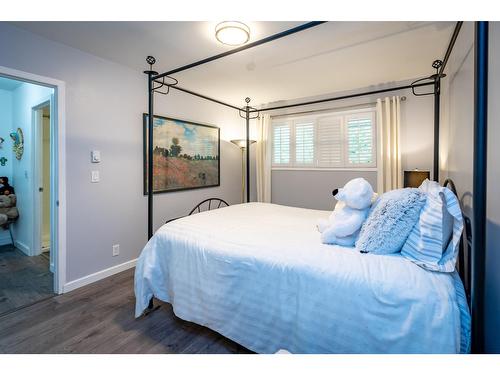 505 Marine Drive N, Kaslo, BC - Indoor Photo Showing Bedroom