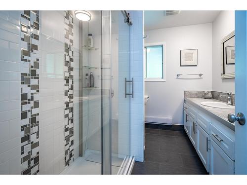 505 Marine Drive N, Kaslo, BC - Indoor Photo Showing Bathroom