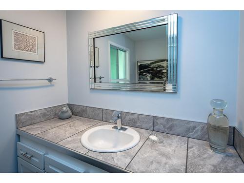 505 Marine Drive N, Kaslo, BC - Indoor Photo Showing Bathroom