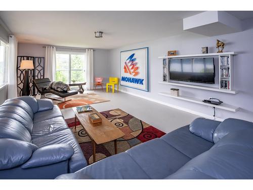 505 Marine Drive N, Kaslo, BC - Indoor Photo Showing Living Room
