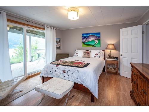 505 Marine Drive N, Kaslo, BC - Indoor Photo Showing Bedroom