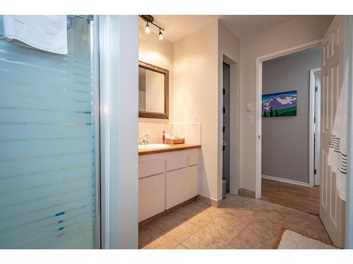 505 Marine Drive N, Kaslo, BC - Indoor Photo Showing Bathroom