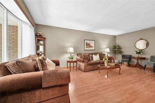 1 Eden Place, Simcoe, ON - Indoor Photo Showing Living Room