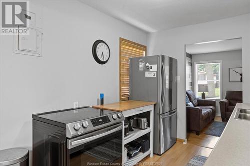 3829 Montcalm Street, Windsor, ON - Indoor Photo Showing Kitchen