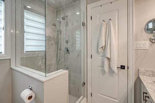2071 Ghent Avenue|Unit #4, Burlington, ON - Indoor Photo Showing Bathroom