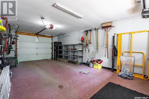 935 9Th Avenue N, Saskatoon, SK - Indoor Photo Showing Garage