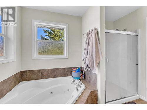 6340 Driftwood Place, Prince George, BC - Indoor Photo Showing Bathroom