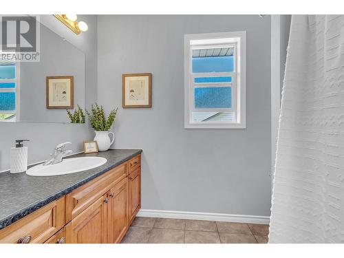 6340 Driftwood Place, Prince George, BC - Indoor Photo Showing Bathroom