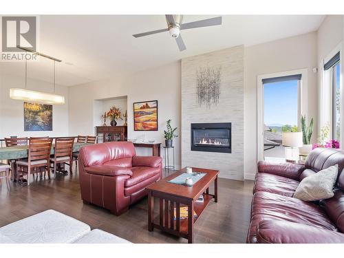 569 Harrogate Lane, Kelowna, BC - Indoor Photo Showing Living Room With Fireplace