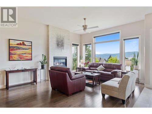 569 Harrogate Lane, Kelowna, BC - Indoor Photo Showing Living Room With Fireplace