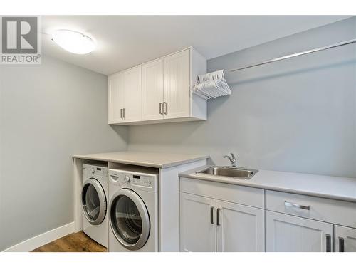 569 Harrogate Lane, Kelowna, BC - Indoor Photo Showing Laundry Room