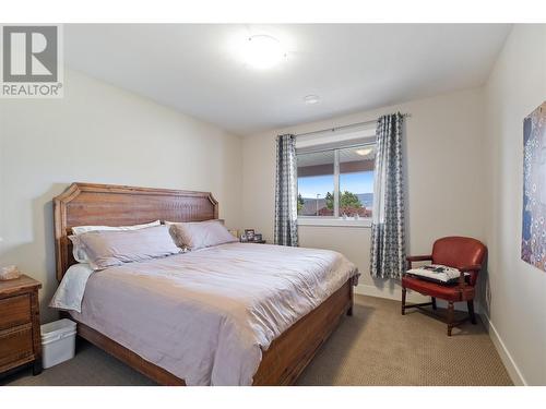 569 Harrogate Lane, Kelowna, BC - Indoor Photo Showing Bedroom