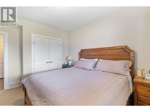 569 Harrogate Lane, Kelowna, BC - Indoor Photo Showing Bedroom