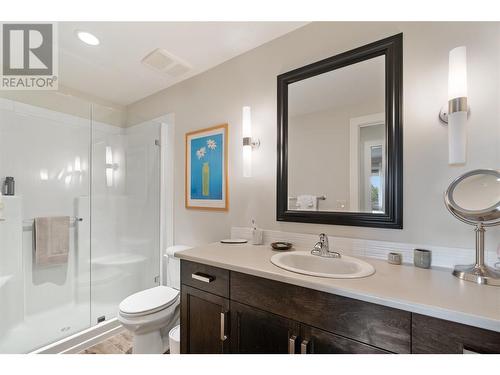 569 Harrogate Lane, Kelowna, BC - Indoor Photo Showing Bathroom