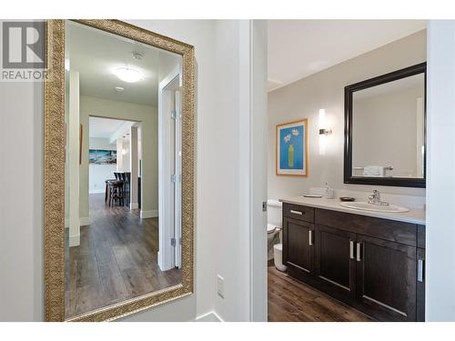 569 Harrogate Lane, Kelowna, BC - Indoor Photo Showing Bathroom