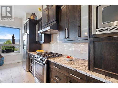 569 Harrogate Lane, Kelowna, BC - Indoor Photo Showing Kitchen With Upgraded Kitchen