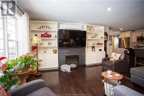 617 Salisbury Rd, Moncton, NB - Indoor Photo Showing Living Room With Fireplace