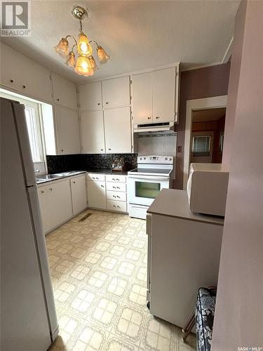 113 Irvine Street, Cut Knife, SK - Indoor Photo Showing Kitchen