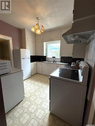 113 Irvine Street, Cut Knife, SK - Indoor Photo Showing Kitchen