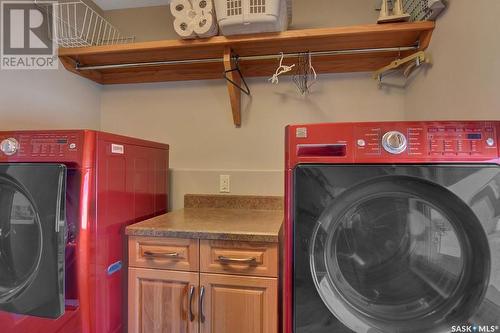 400 Lakeshore Drive, Wee Too Beach, SK - Indoor Photo Showing Laundry Room