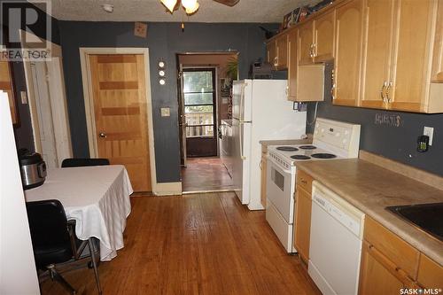 940 Broder Street, Regina, SK - Indoor Photo Showing Kitchen