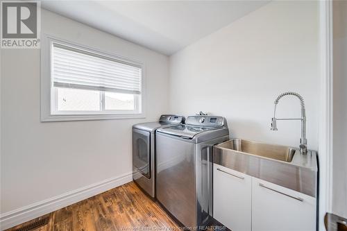 424 Rosewood Drive, Lakeshore, ON - Indoor Photo Showing Laundry Room