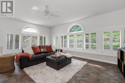 46 Kemp Drive, Hamilton, ON - Indoor Photo Showing Living Room