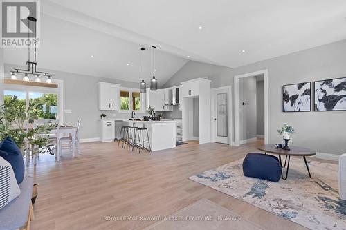 29 Riverside Drive, Kawartha Lakes, ON - Indoor Photo Showing Living Room