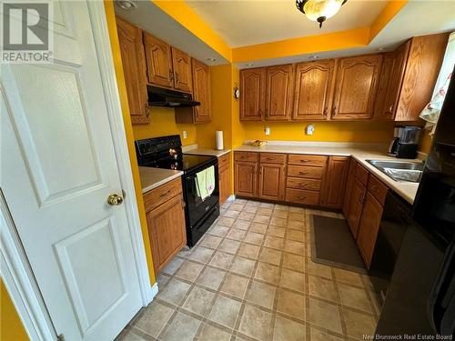 4 Aaron'S Crescent, Lower Woodstock, NB - Indoor Photo Showing Kitchen