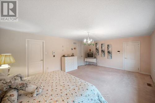 5187 Forest Hill Drive, Mississauga, ON - Indoor Photo Showing Bedroom