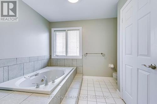 524 Blenheim Crescent, Oakville, ON - Indoor Photo Showing Bathroom