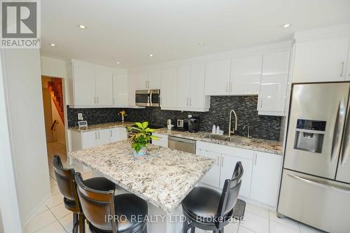 6813 Bansbridge Crescent, Mississauga, ON - Indoor Photo Showing Kitchen With Double Sink With Upgraded Kitchen